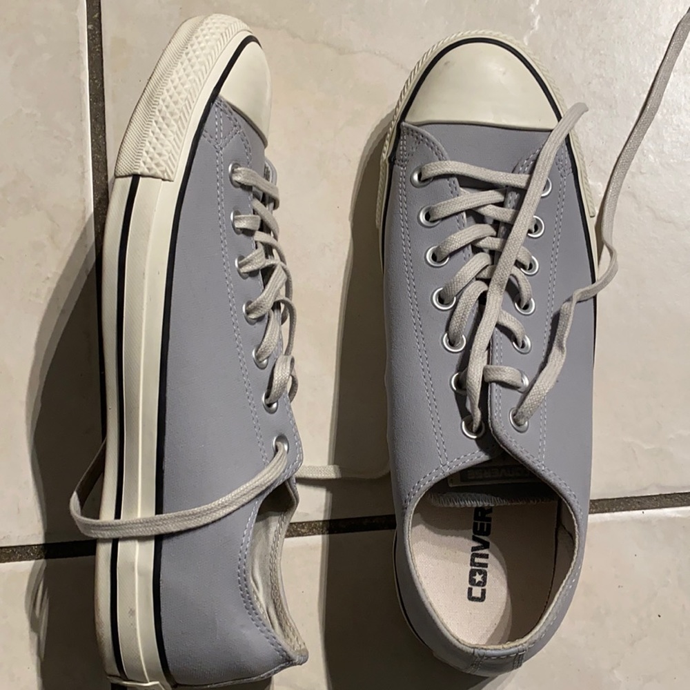 Like new Converse Size 9.5 Men’s 11.5 in Women’s